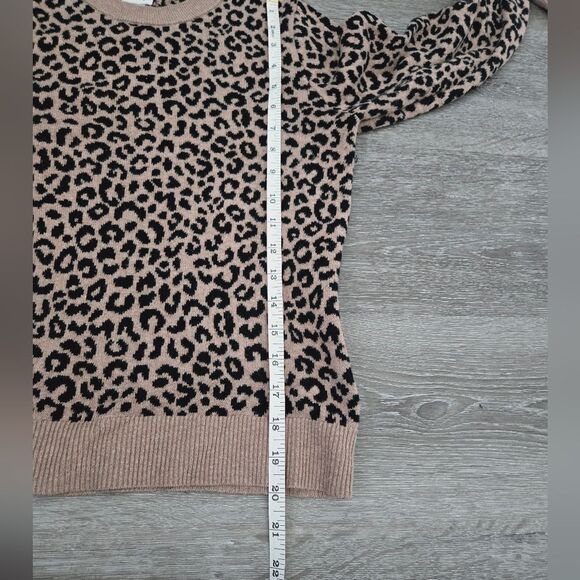 Leopard Print Crewneck knit sweater size XS - Picture 11 of 12